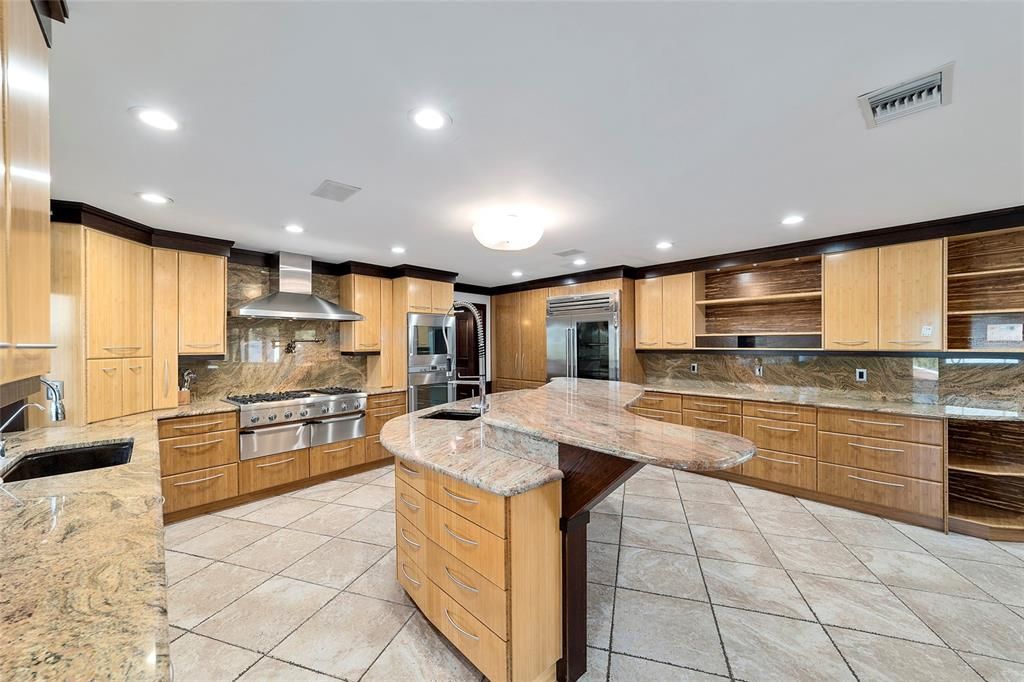 Activo con contrato: $6,700,000 (5 camas, 6 baños, 11520 Pies cuadrados)