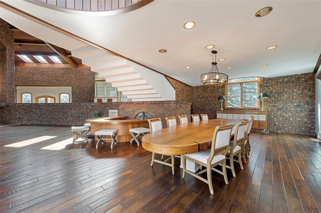 Activo con contrato: $6,700,000 (5 camas, 6 baños, 11520 Pies cuadrados)