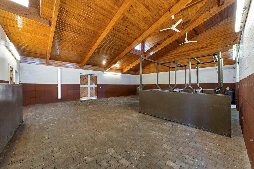 Activo con contrato: $6,700,000 (5 camas, 6 baños, 11520 Pies cuadrados)