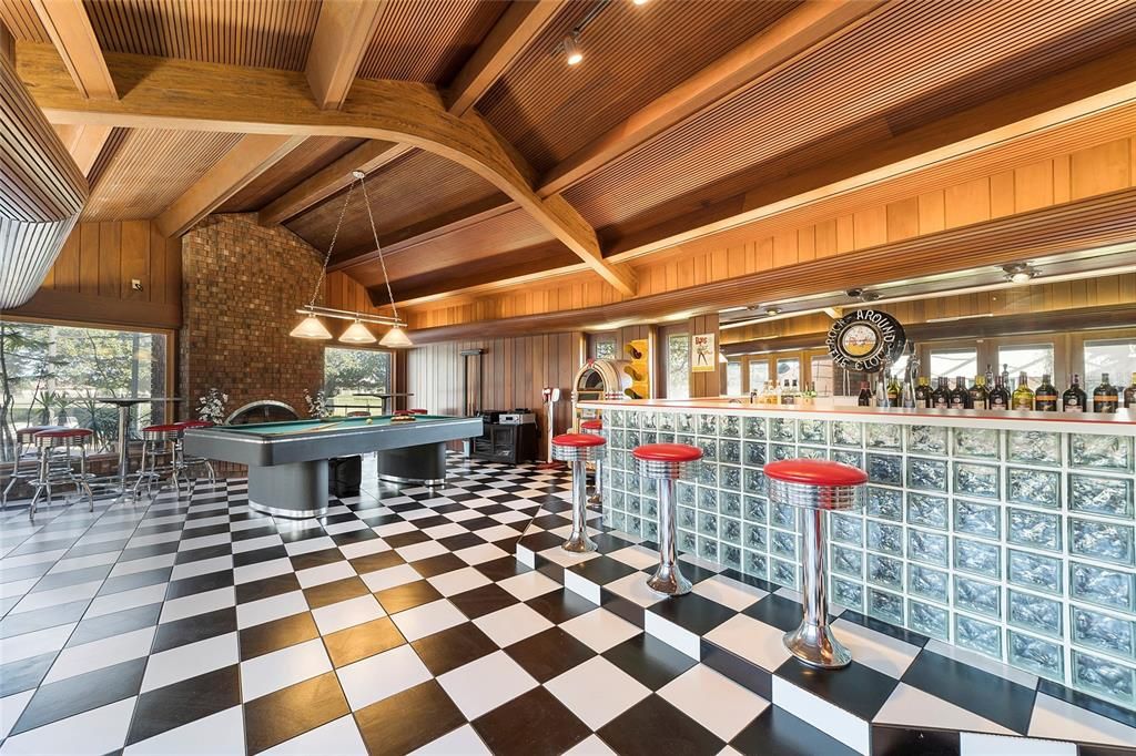 Activo con contrato: $6,700,000 (5 camas, 6 baños, 11520 Pies cuadrados)