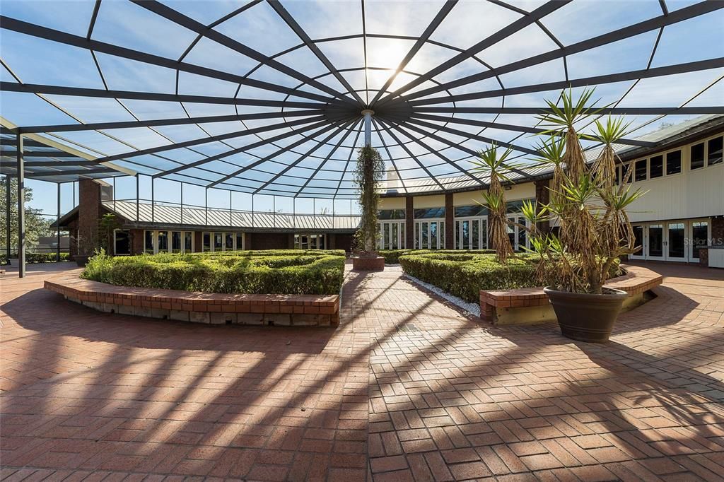 Activo con contrato: $6,700,000 (5 camas, 6 baños, 11520 Pies cuadrados)