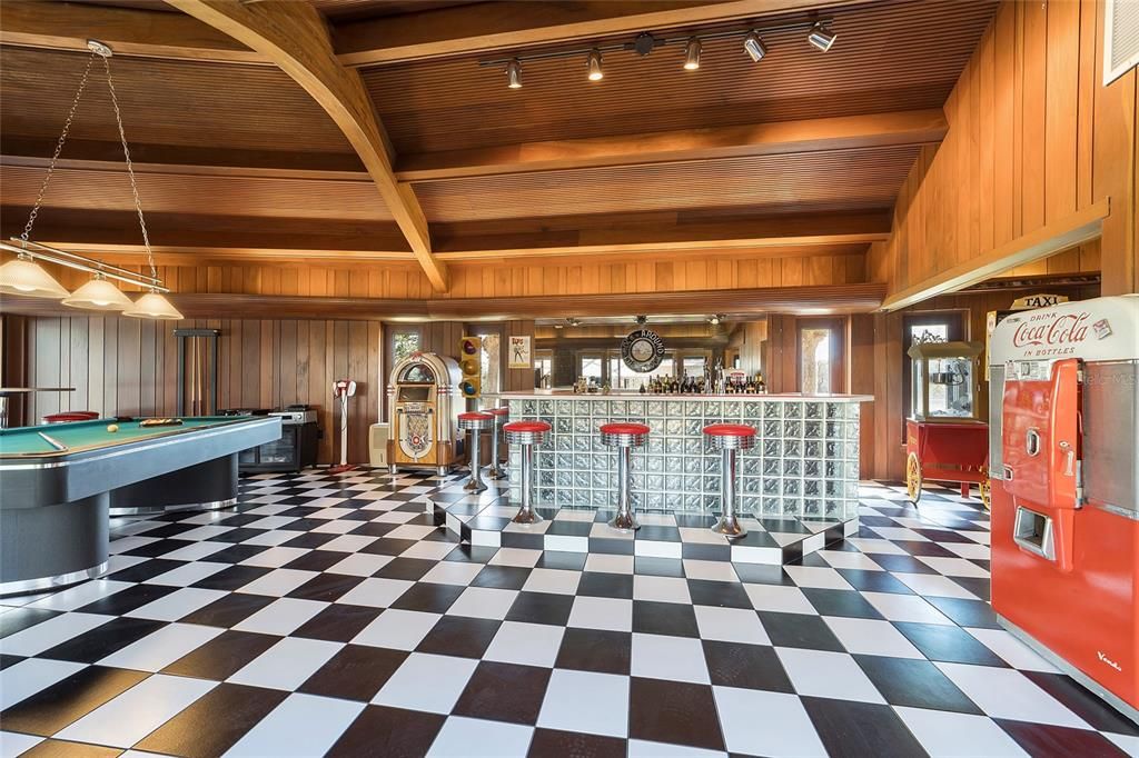 Activo con contrato: $6,700,000 (5 camas, 6 baños, 11520 Pies cuadrados)