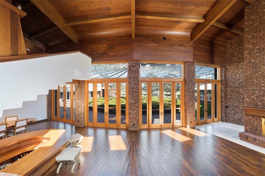 Activo con contrato: $6,700,000 (5 camas, 6 baños, 11520 Pies cuadrados)