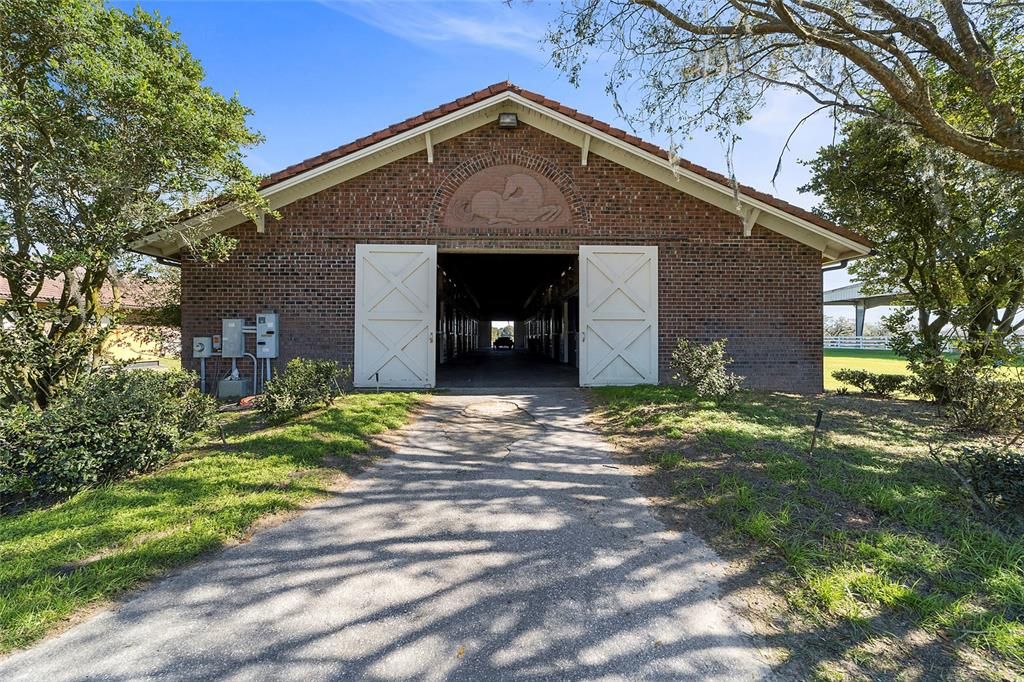 Activo con contrato: $6,700,000 (5 camas, 6 baños, 11520 Pies cuadrados)