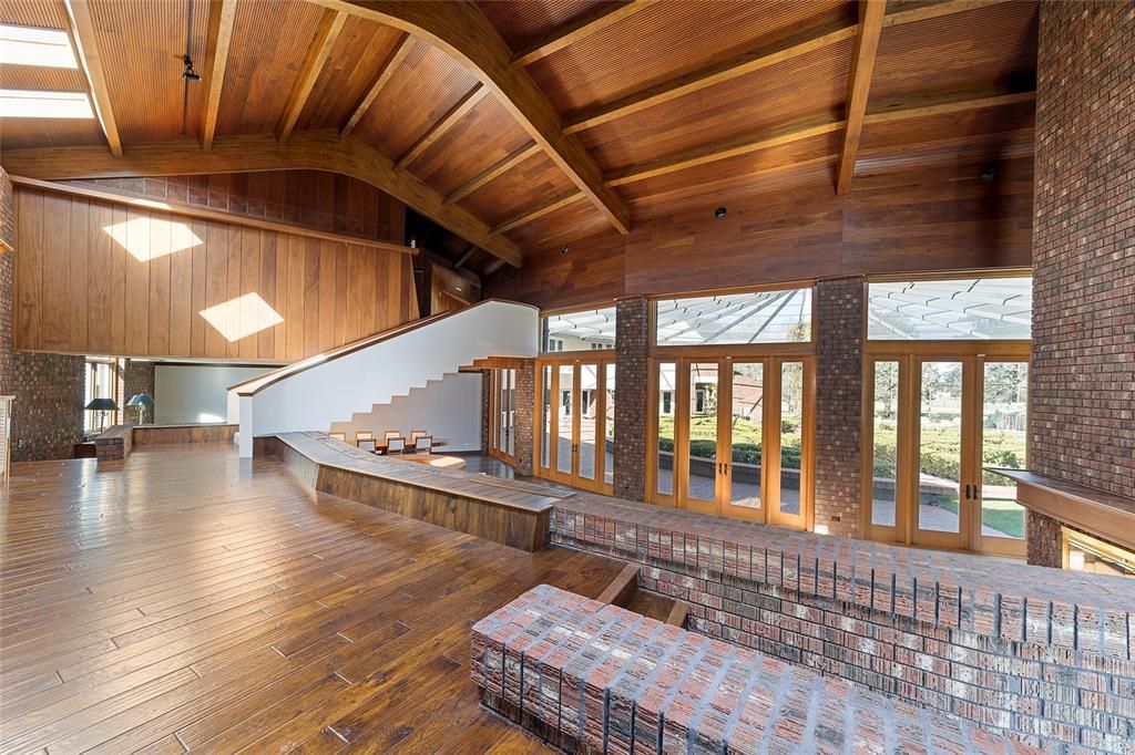 Activo con contrato: $6,700,000 (5 camas, 6 baños, 11520 Pies cuadrados)