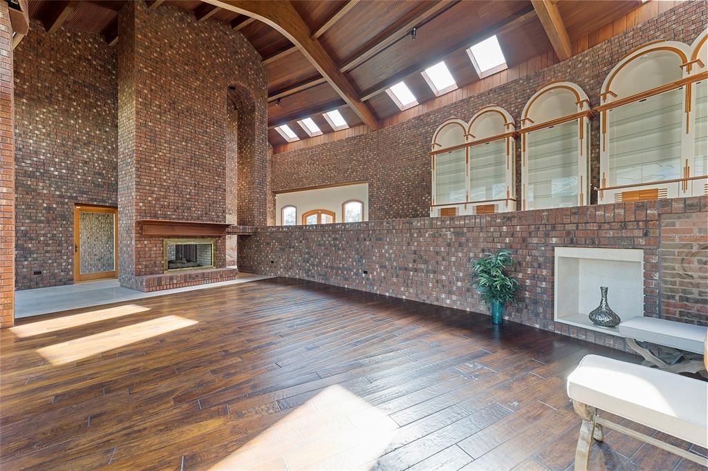 Activo con contrato: $6,700,000 (5 camas, 6 baños, 11520 Pies cuadrados)