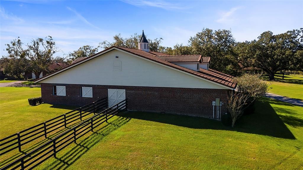 Activo con contrato: $6,700,000 (5 camas, 6 baños, 11520 Pies cuadrados)