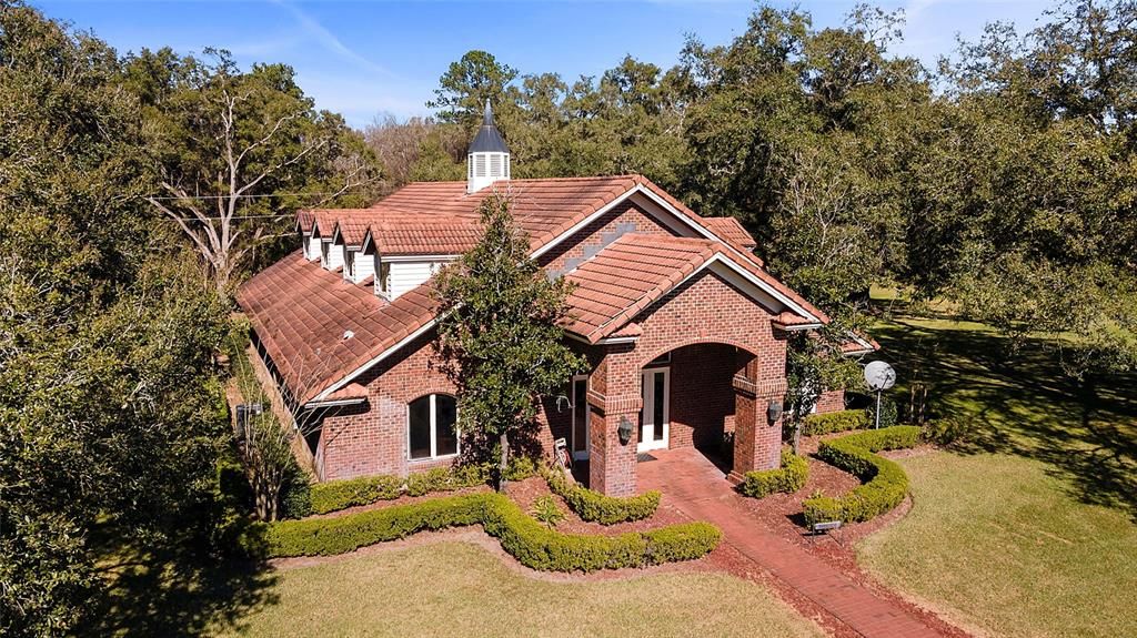 Activo con contrato: $6,700,000 (5 camas, 6 baños, 11520 Pies cuadrados)