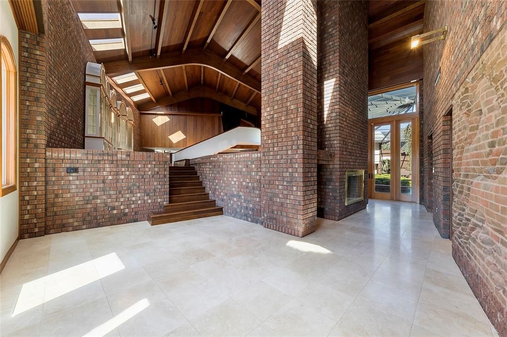 Activo con contrato: $6,700,000 (5 camas, 6 baños, 11520 Pies cuadrados)