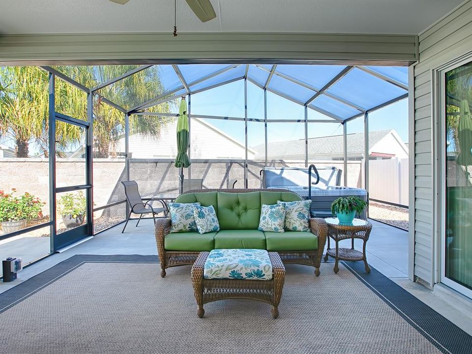 COVERED LANAI AND OVERSIZED BIRDCAGE OFFER PRIVACY AND A GREAT HOT TUB!