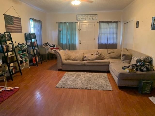 Recently Sold: $100,000 (3 beds, 1 baths, 1328 Square Feet)