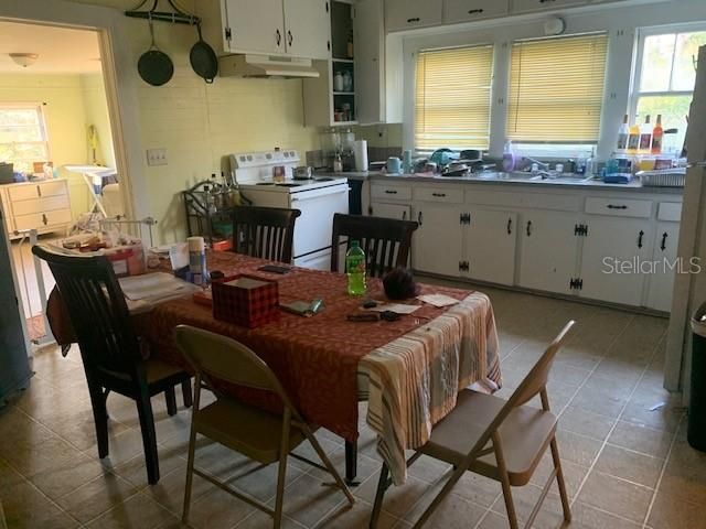 Recently Sold: $100,000 (3 beds, 1 baths, 1328 Square Feet)