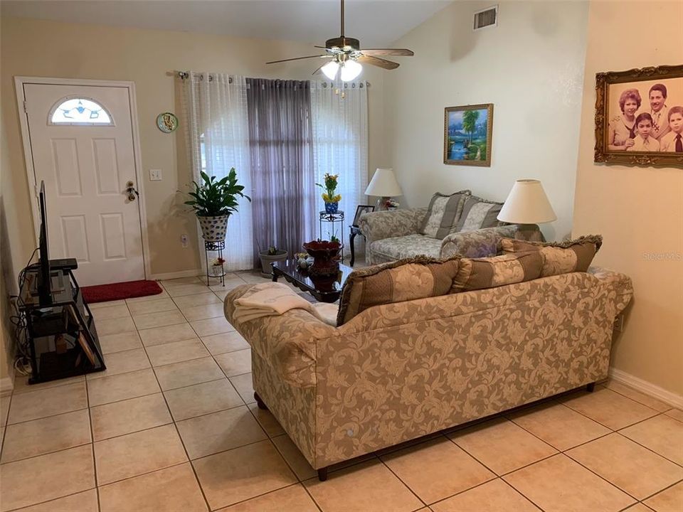 Recently Sold: $210,000 (3 beds, 2 baths, 1215 Square Feet)