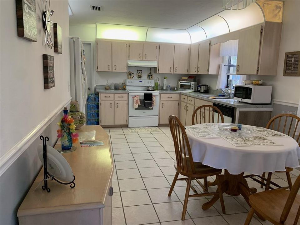 Recently Sold: $210,000 (3 beds, 2 baths, 1215 Square Feet)