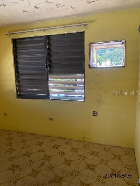 Vendido Recientemente: $79,900 (4 camas, 2 baños, 1600 Pies cuadrados)