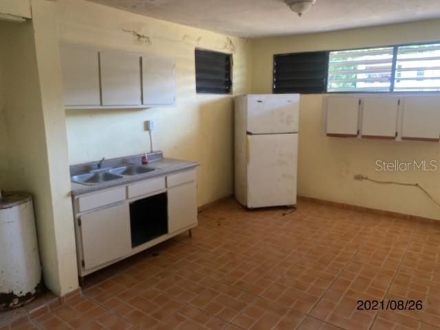 Vendido Recientemente: $79,900 (4 camas, 2 baños, 1600 Pies cuadrados)