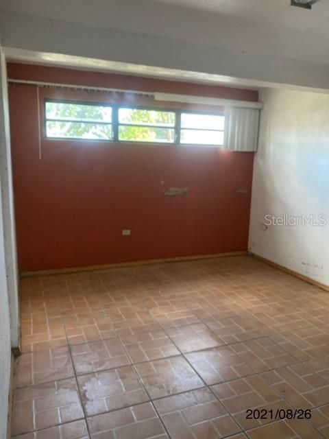 Vendido Recientemente: $79,900 (4 camas, 2 baños, 1600 Pies cuadrados)