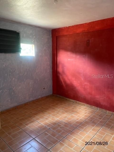 Vendido Recientemente: $79,900 (4 camas, 2 baños, 1600 Pies cuadrados)