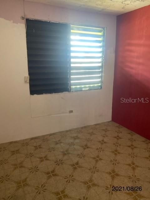 Vendido Recientemente: $79,900 (4 camas, 2 baños, 1600 Pies cuadrados)