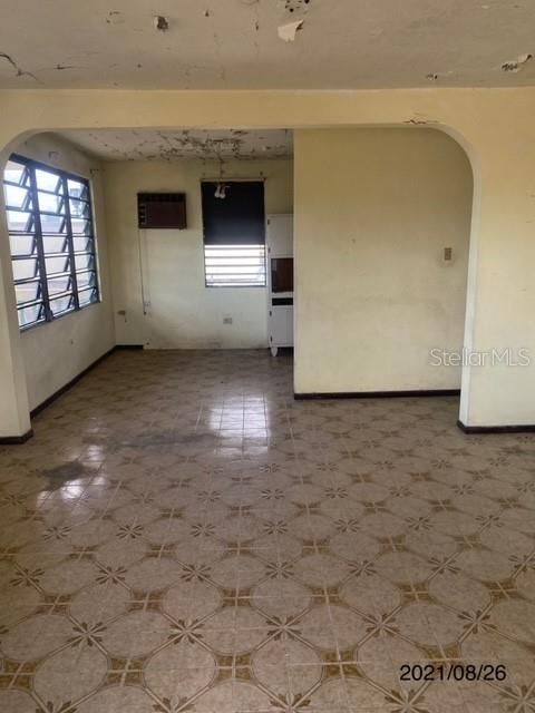 Vendido Recientemente: $79,900 (4 camas, 2 baños, 1600 Pies cuadrados)