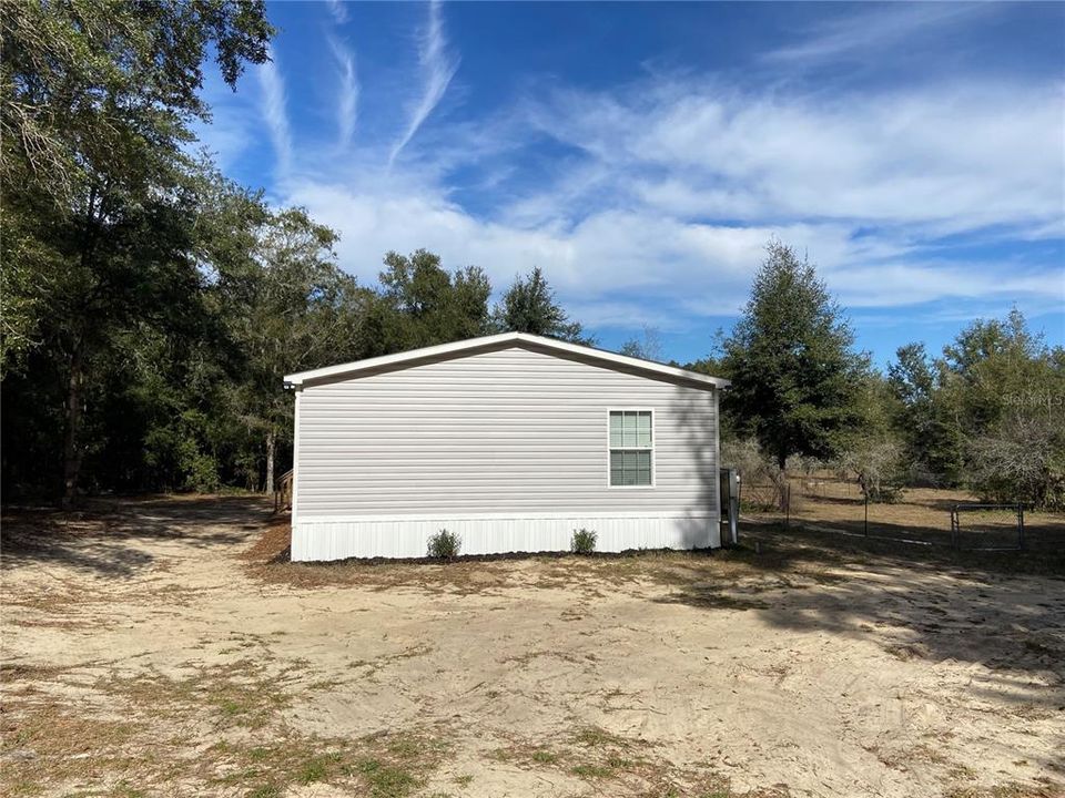 Recently Sold: $167,000 (3 beds, 2 baths, 1456 Square Feet)