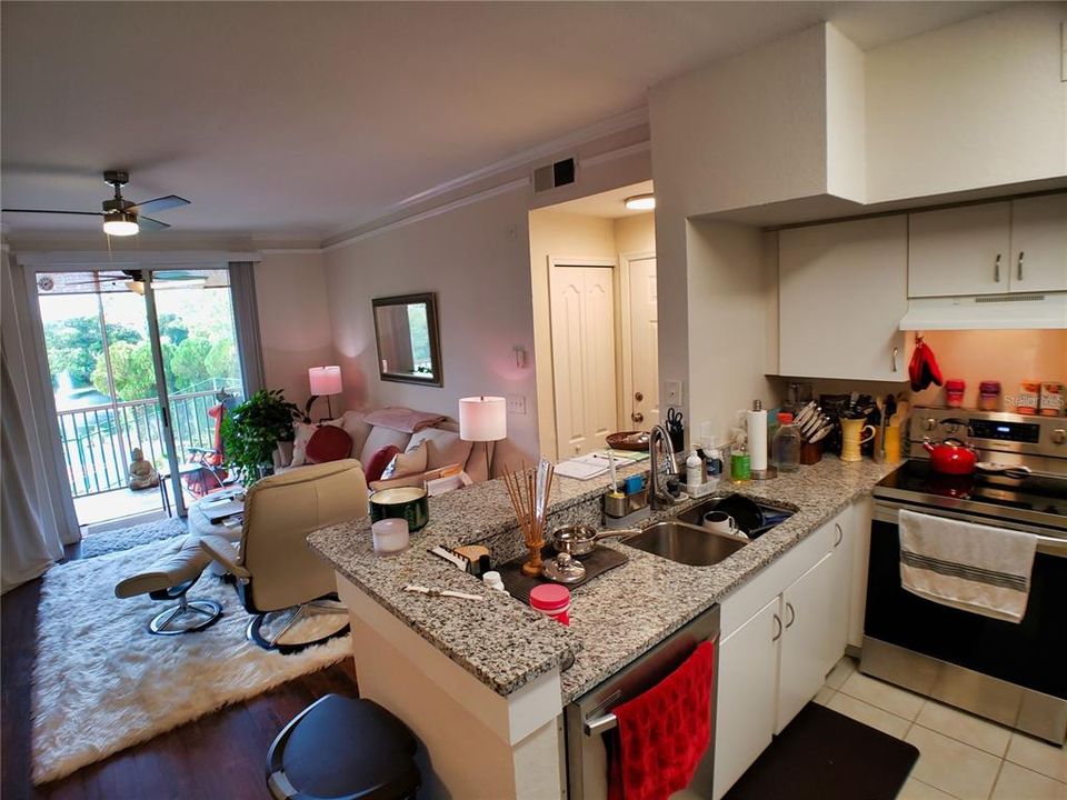 Recently Sold: $202,000 (1 beds, 1 baths, 661 Square Feet)