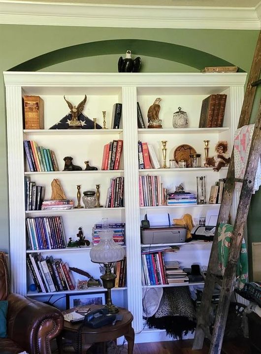 Den Bookcase