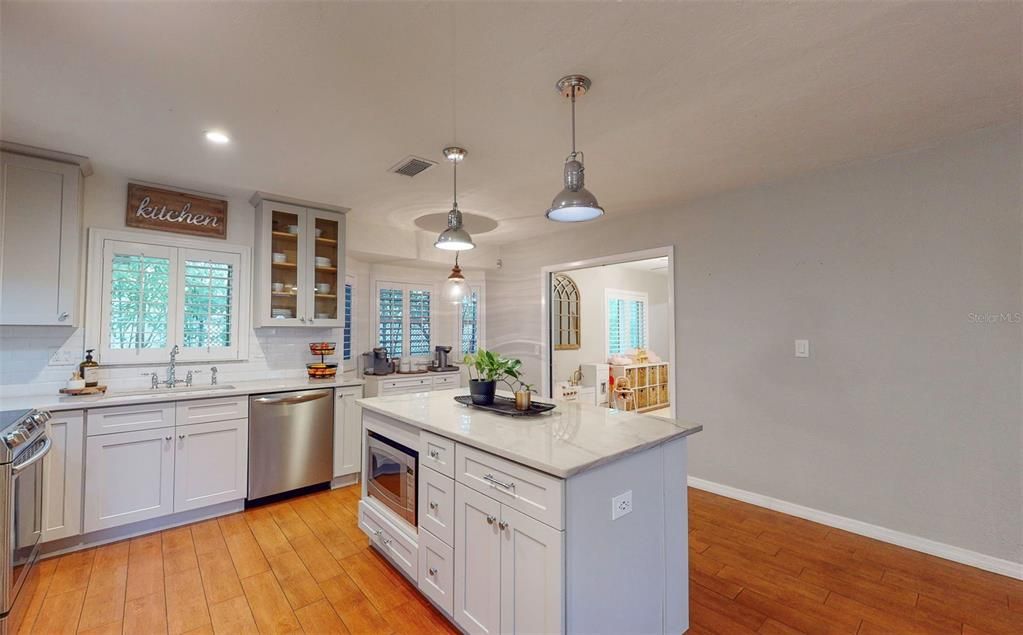Recently Sold: $500,000 (3 beds, 3 baths, 1928 Square Feet)