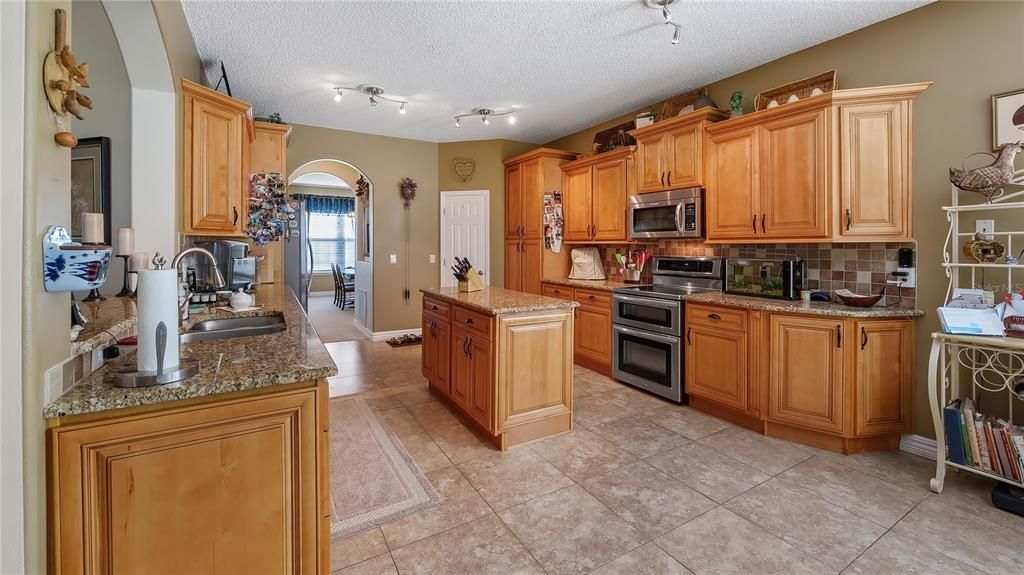 Kitchen with island - plenty of storage