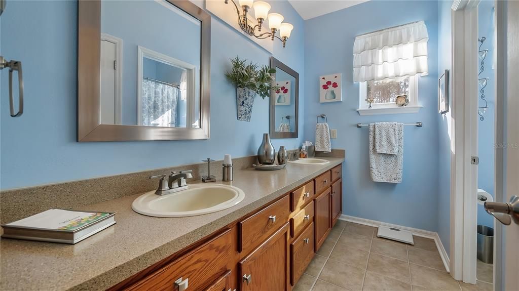 Upstairs 3rd bathroom in between 3rd and 4th bedrooms