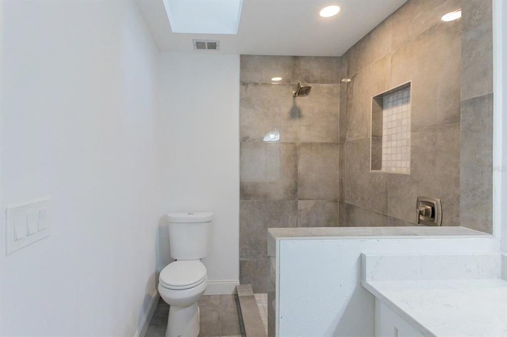 最近售出: $481,000 (4 贝兹, 2 浴室, 1768 平方英尺)
