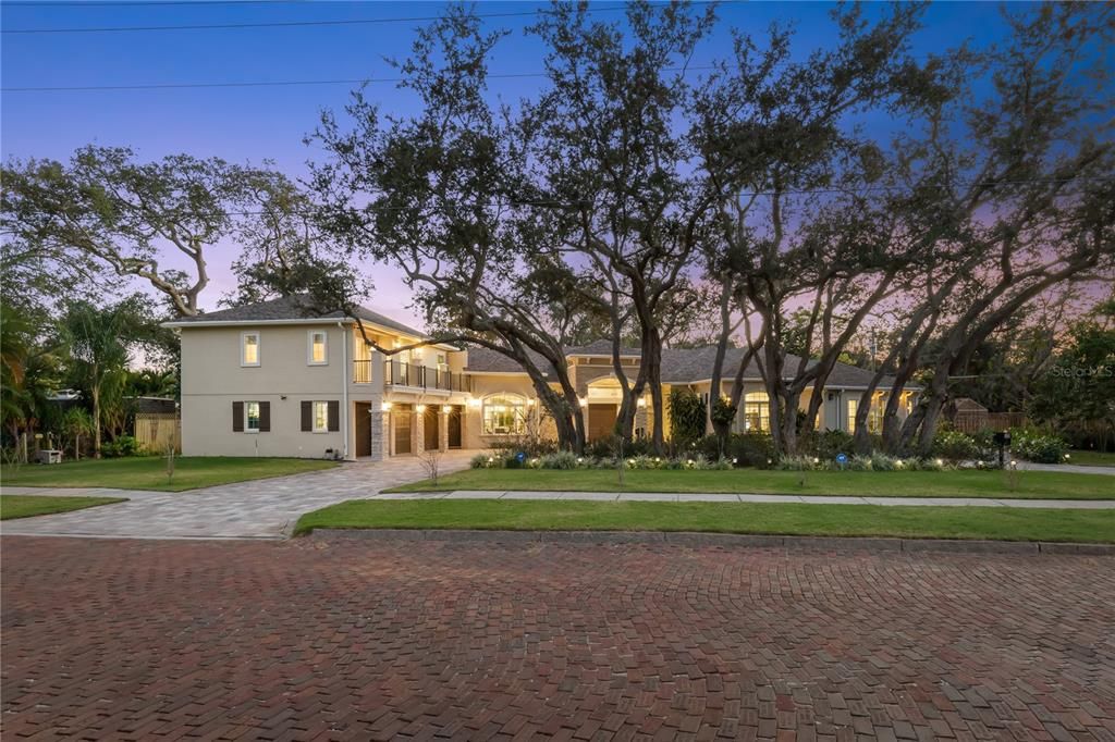 Recently Sold: $2,000,000 (5 beds, 5 baths, 5164 Square Feet)