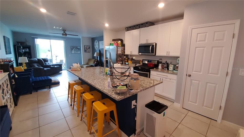 Recently Sold: $290,000 (3 beds, 2 baths, 1484 Square Feet)