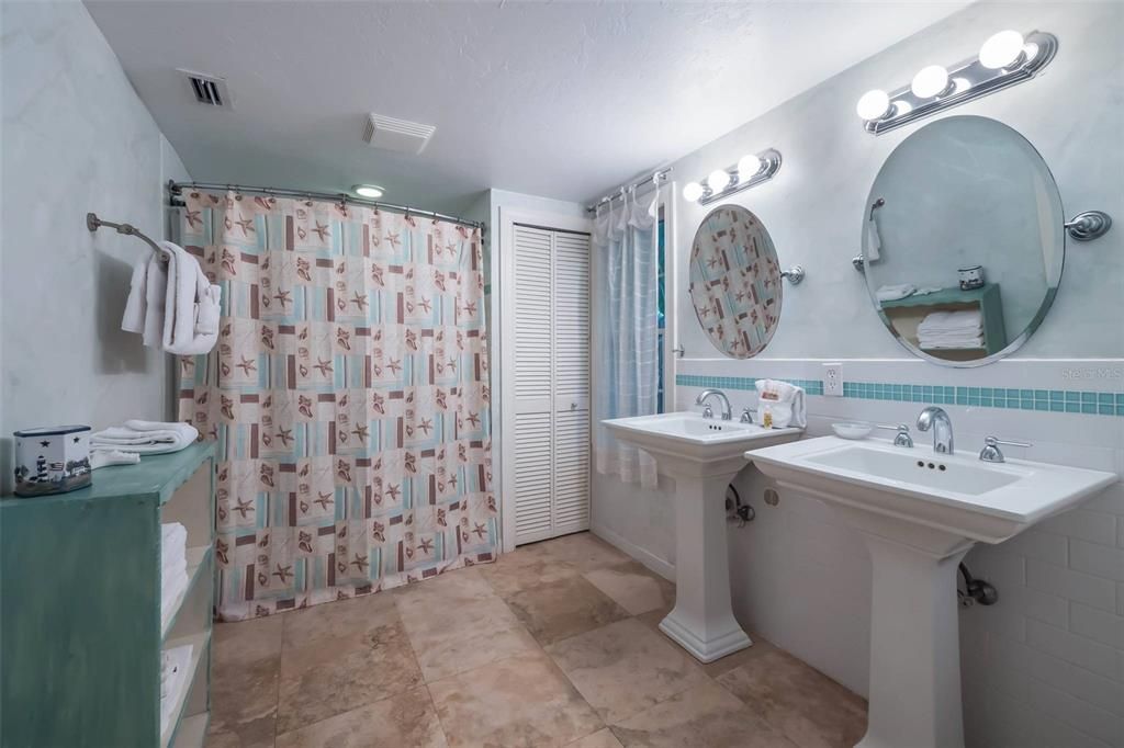 Recently Sold: $1,249,000 (3 beds, 2 baths, 1326 Square Feet)