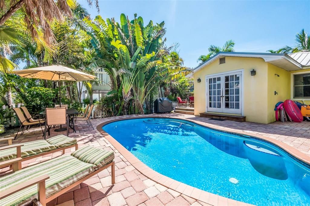 Recently Sold: $1,249,000 (3 beds, 2 baths, 1326 Square Feet)