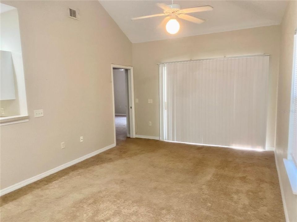 Recently Sold: $137,500 (1 beds, 1 baths, 888 Square Feet)