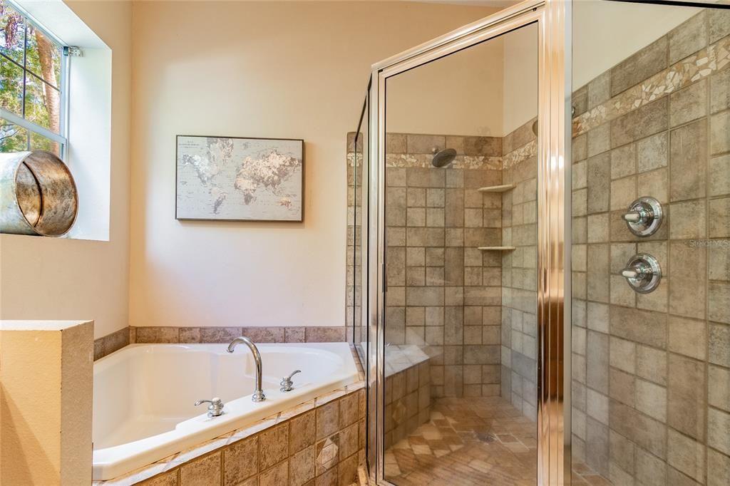 最近售出: $637,500 (4 贝兹, 2 浴室, 2808 平方英尺)