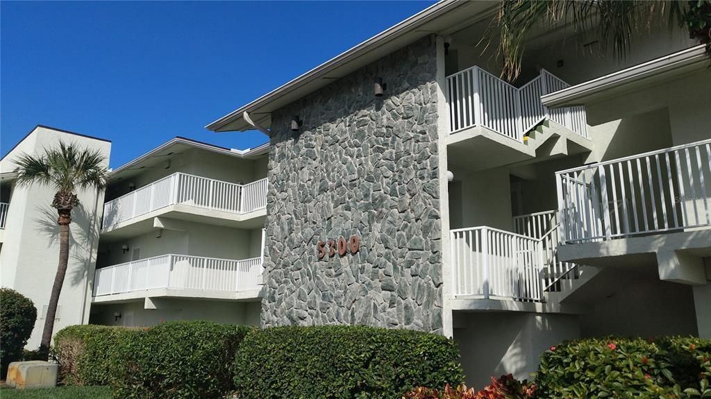 For Rent: $2,500 (1 beds, 1 baths, 678 Square Feet)