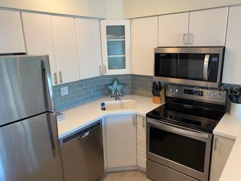 For Rent: $2,500 (1 beds, 1 baths, 678 Square Feet)