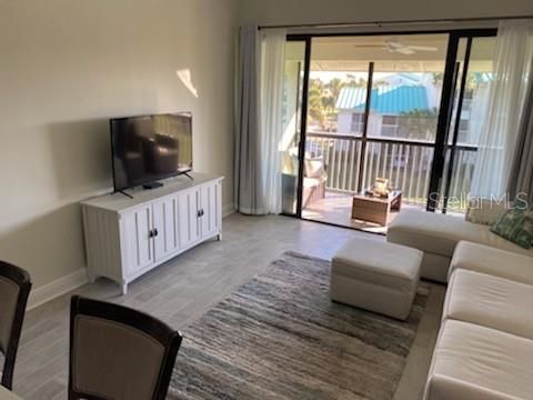 For Rent: $2,500 (1 beds, 1 baths, 678 Square Feet)