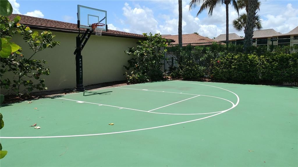 For Rent: $2,500 (1 beds, 1 baths, 678 Square Feet)