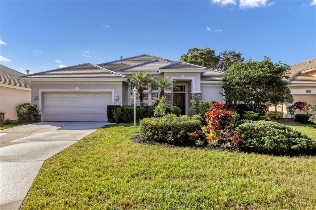 Recently Rented: $4,500 (3 beds, 2 baths, 1955 Square Feet)