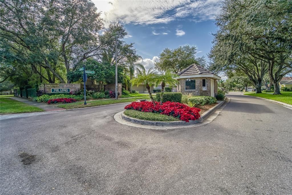 Recently Sold: $599,000 (3 beds, 3 baths, 2707 Square Feet)