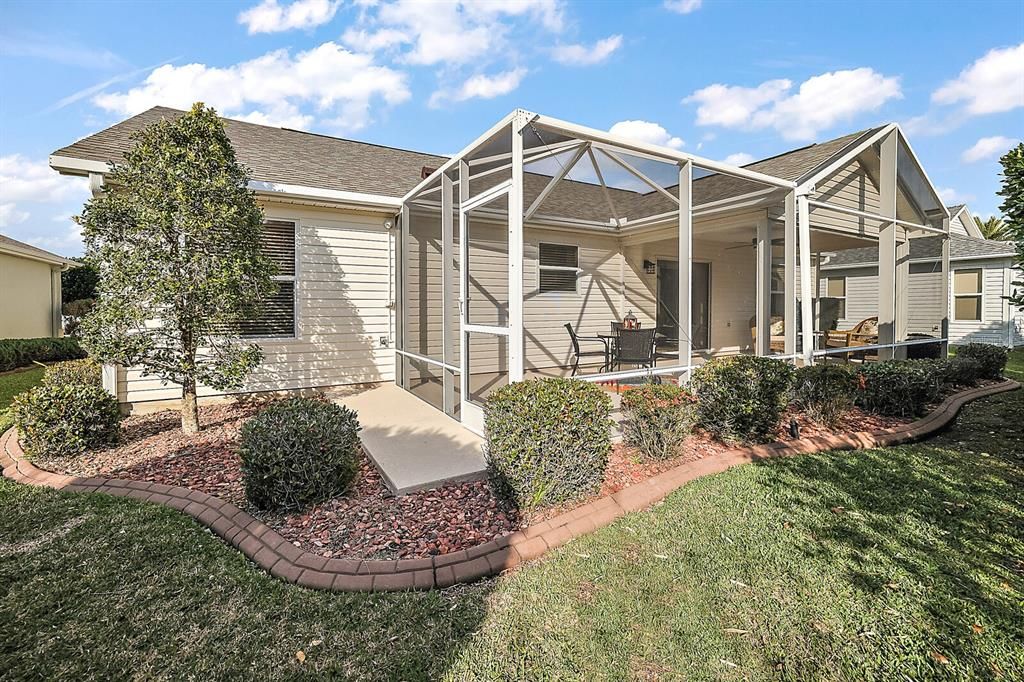 Recently Sold: $385,000 (3 beds, 2 baths, 1404 Square Feet)