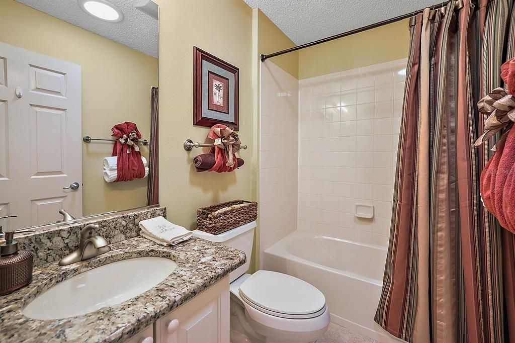 最近售出: $385,000 (3 贝兹, 2 浴室, 1404 平方英尺)