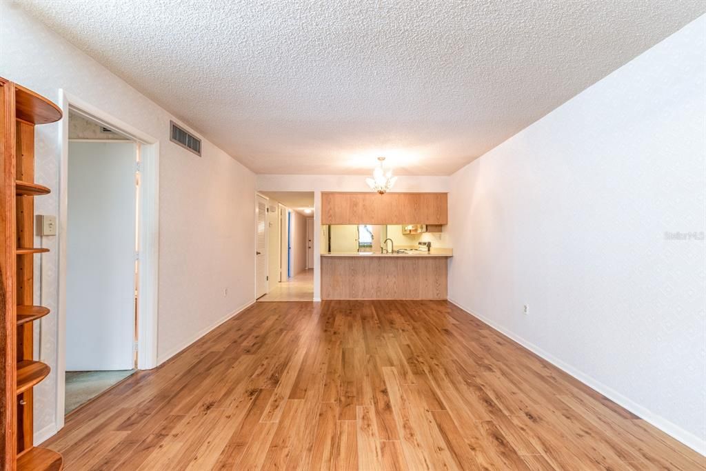 Recently Sold: $159,000 (2 beds, 2 baths, 1161 Square Feet)