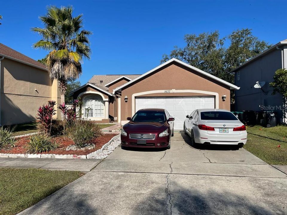 Recently Sold: $310,000 (3 beds, 2 baths, 1553 Square Feet)