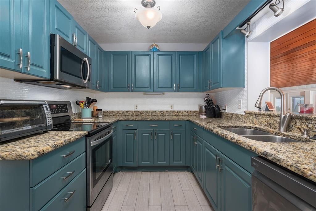 Recently Sold: $395,000 (3 beds, 2 baths, 2108 Square Feet)