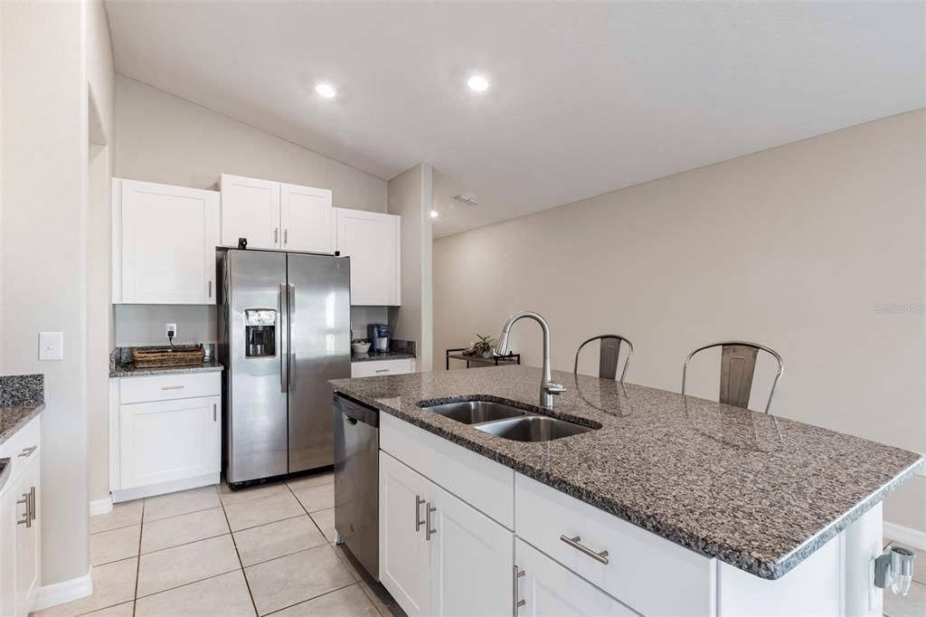Recently Sold: $285,000 (3 beds, 2 baths, 1451 Square Feet)