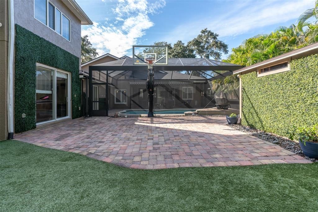 Recently Sold: $875,000 (4 beds, 2 baths, 3376 Square Feet)